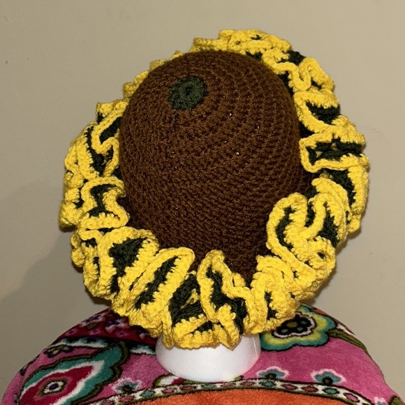 Sunflower Ruffle Beanie - Picture 5 of 6